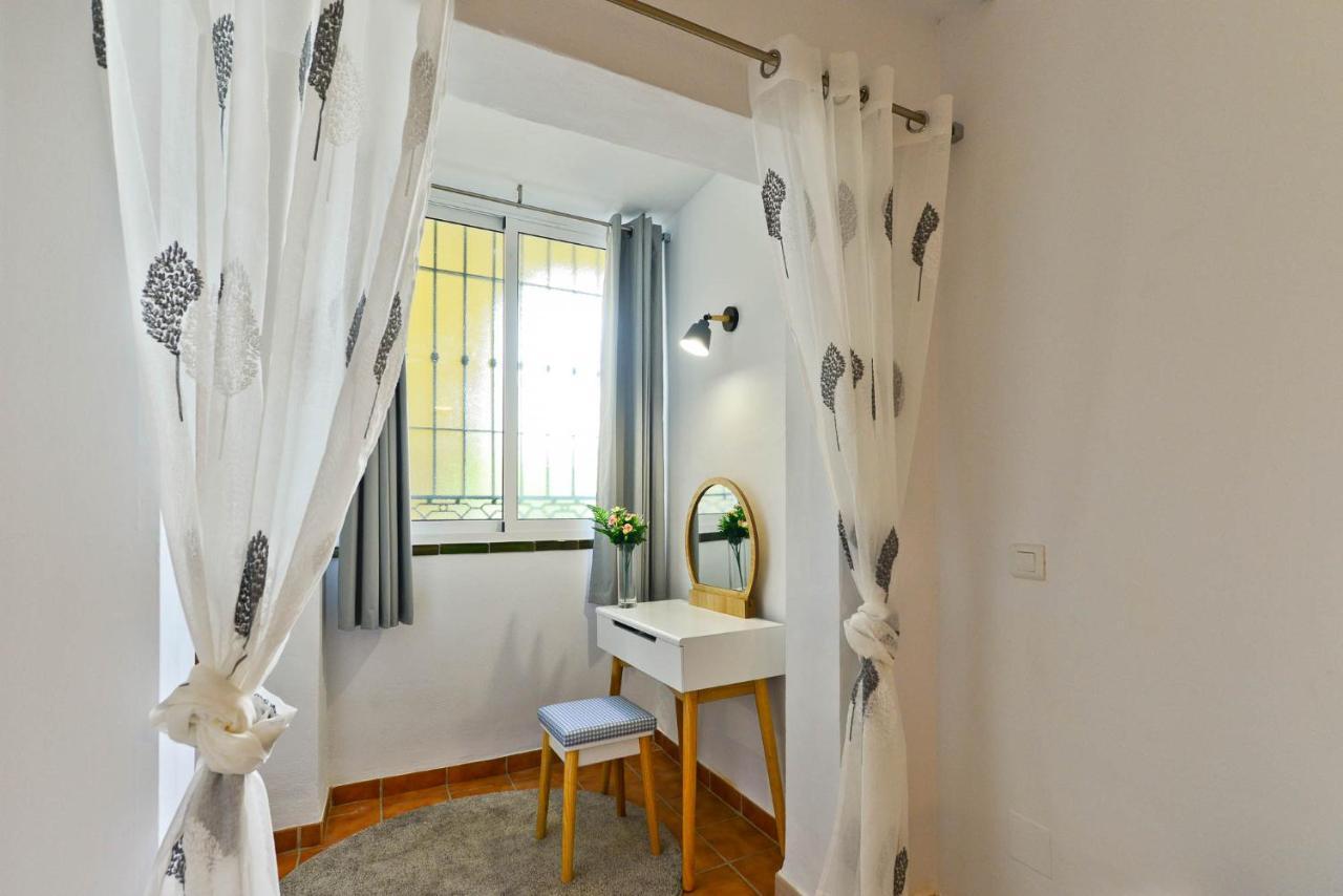 Refurbished 2-Bed Apartment Burriana Beach. Nerja Kültér fotó