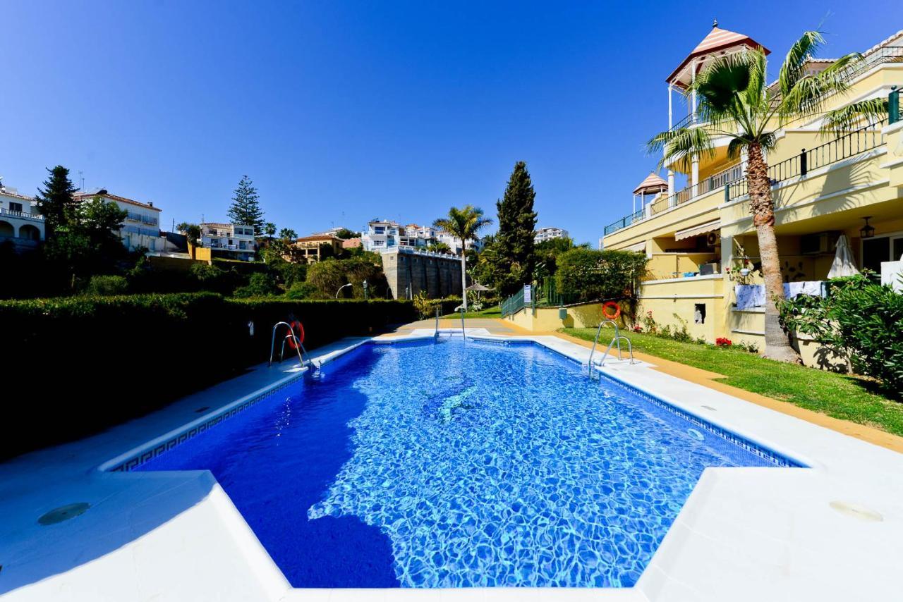 Refurbished 2-Bed Apartment Burriana Beach. Nerja Kültér fotó