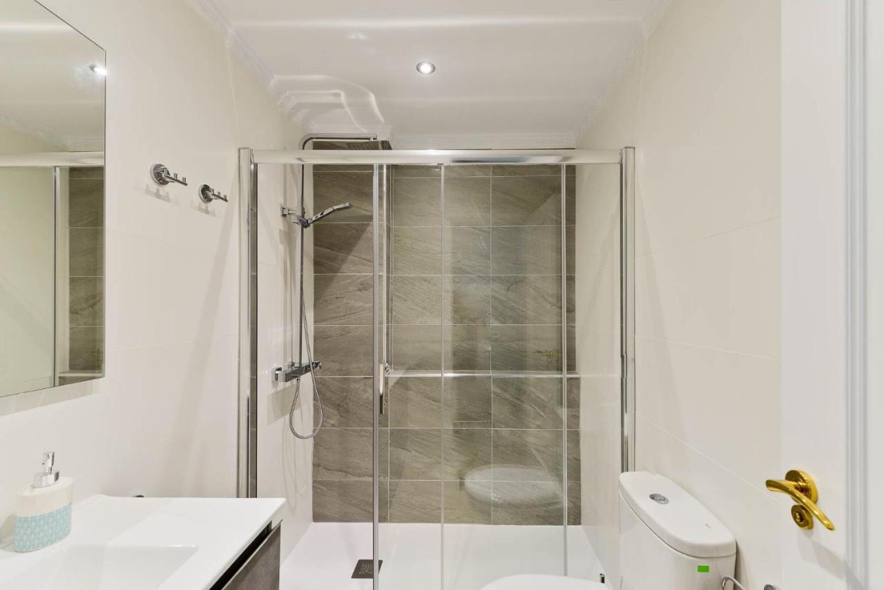 Refurbished 2-Bed Apartment Burriana Beach. Nerja Kültér fotó