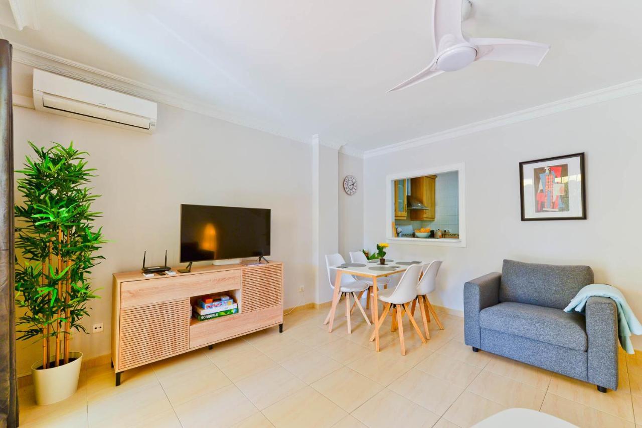 Refurbished 2-Bed Apartment Burriana Beach. Nerja Kültér fotó