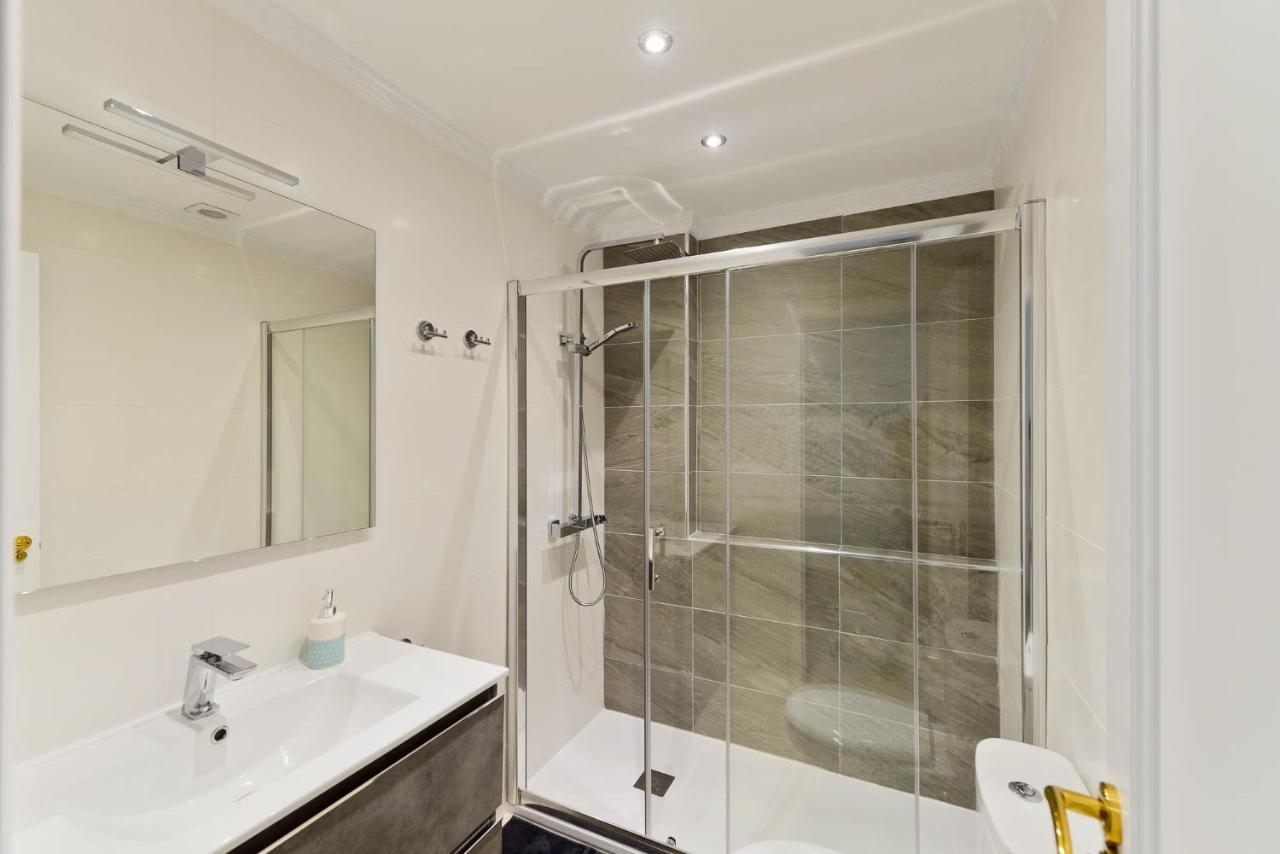 Refurbished 2-Bed Apartment Burriana Beach. Nerja Kültér fotó