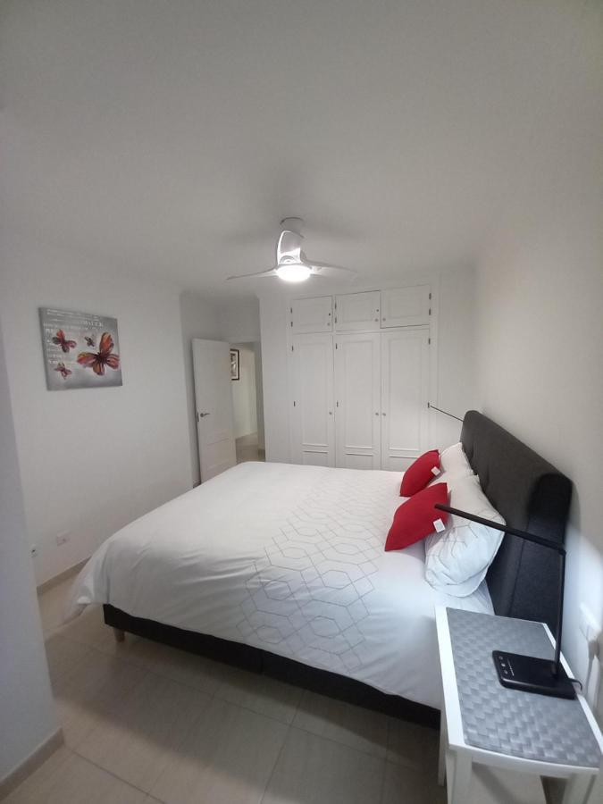 Refurbished 2-Bed Apartment Burriana Beach. Nerja Kültér fotó