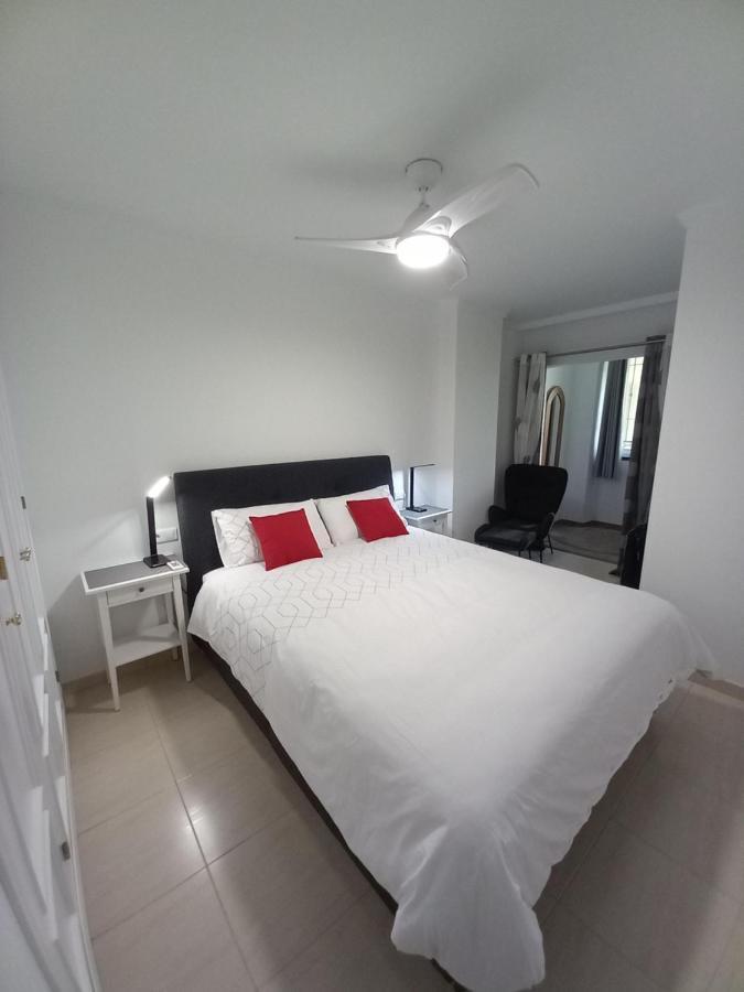 Refurbished 2-Bed Apartment Burriana Beach. Nerja Kültér fotó